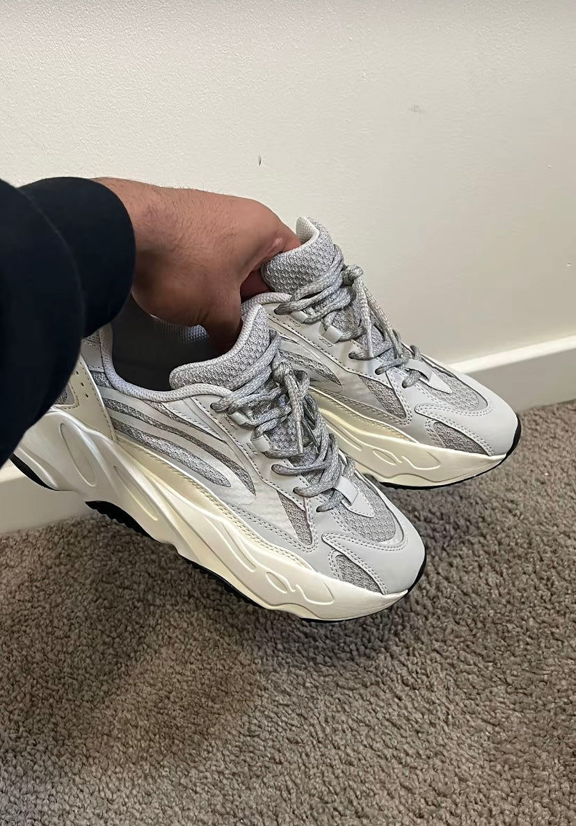 Yeezy 700 v2 static