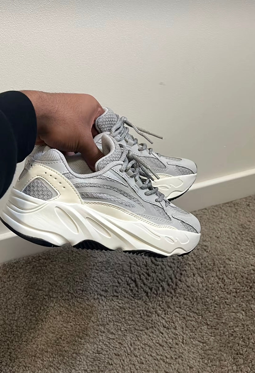 Yeezy 700 v2 static