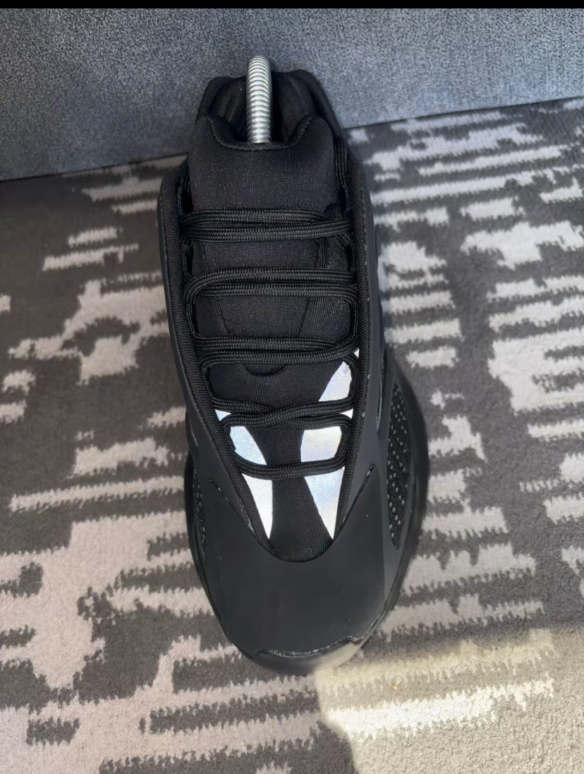 Yeezy 700 v3 full black