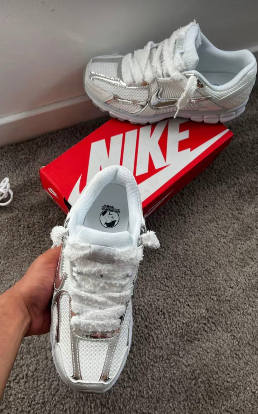 Vomero 5 White and grey