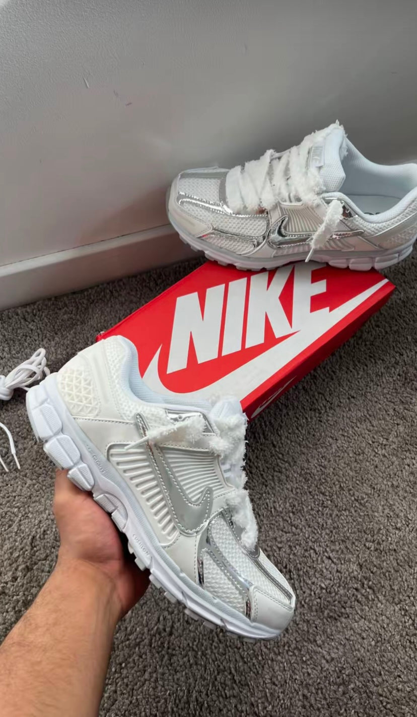 Vomero 5 White and grey