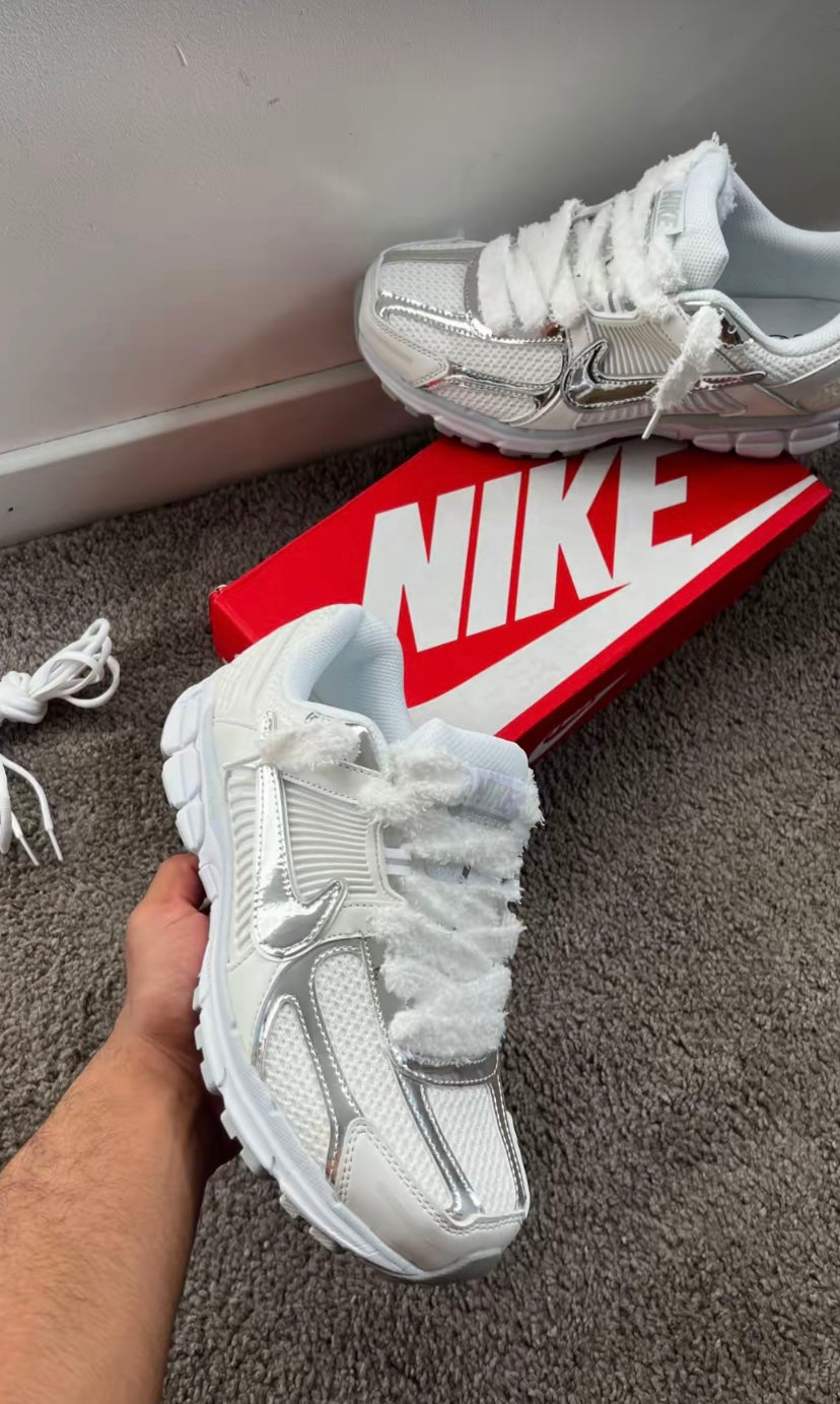 Vomero 5 White and grey