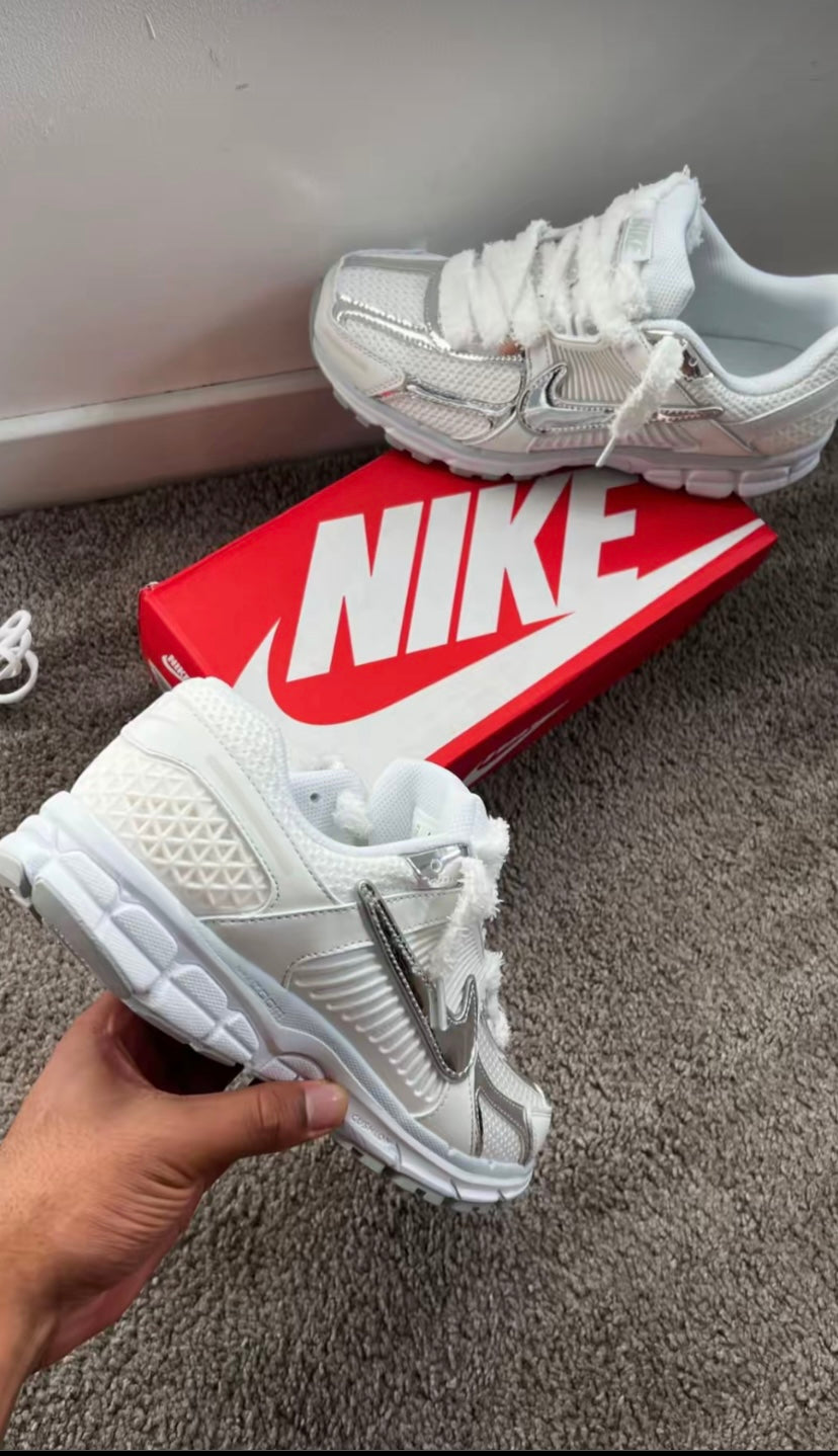 Vomero 5 White and grey